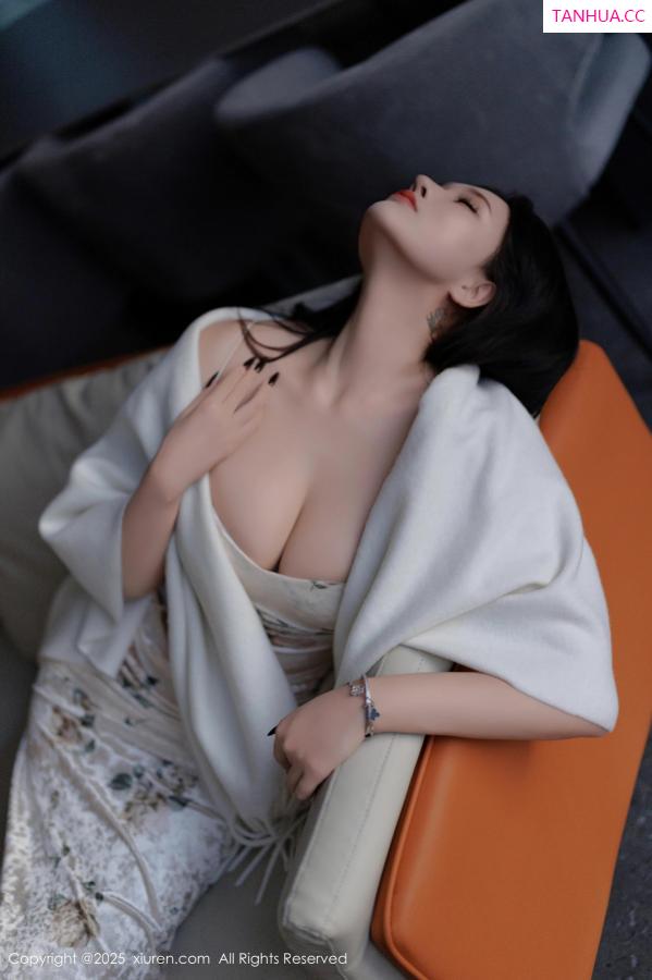 小娜比  [XiuRen]高清写真图 2025.02.18 No.9899 娜比 丝袜美腿第9张图片